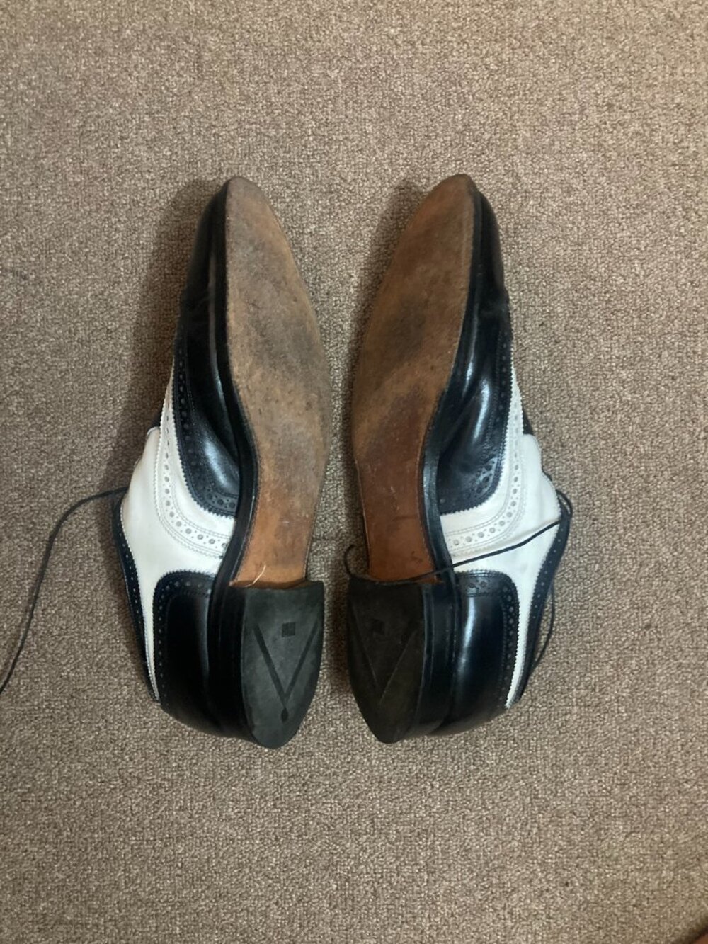 Classic Allen Edmonds Spectators - Picture 3 of 6